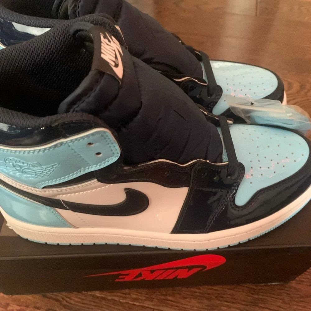 Jordan 1s Size 11 men’s Unworn And new - Picture 4 of 6